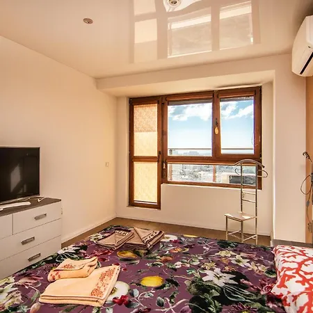 Sky 2 Bedroom With Parking And Netflix